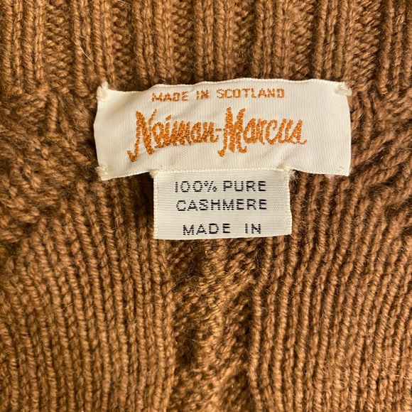 VTG Cashmere 100% Neiman Marcus V-Neck Cable Knit Sweater Camel Tan Scotland - Picture 7 of 9